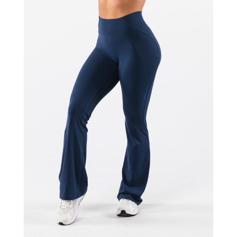 Must-Have Aura Flared Pant - Ink - Blue